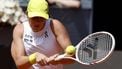 epa12064761 Iga Swiatek of Poland in action during her quarter-finals match against Madison Keys of USA at the Madrid Open tennnis tournament in Madrid, Spain, 30 April 2025.  EPA/Chema Moya