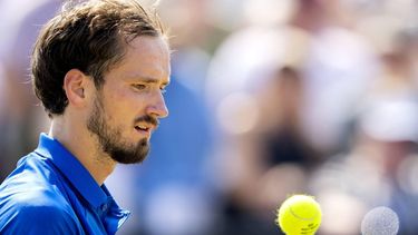 DEN BOSCH - Daniil Medvedev (RUS) in zijn partij tegen Reilly Opelka (USA) tijdens de kwartfinale van het Libema Open. Het tennistoernooi vindt plaats in in het Autotron van Rosmalen. ANP SANDER KONING