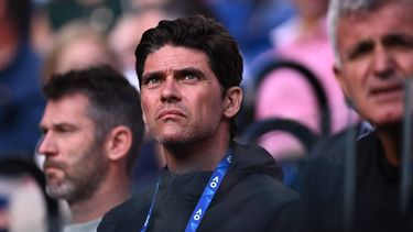 2023-01-22 18:34:24 epa10422111 Former Australian tennis player Mark Philippoussis sits in the players box of Stefanos Tsitsipas of Greeece during the 4th round match against Jannik Sinner of Italy at the 2023 Australian Open tennis tournament in Melbourne, Australia, 22 January 2023.  EPA/JOEL CARRETT  AUSTRALIA AND NEW ZEALAND OUT