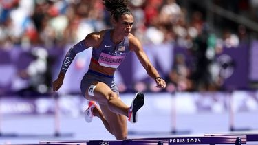 epa11524425 Sydney McLaughlin-Levrone of the USA clears a hurdle in the Women 400m Hurdles heats during the Athletics competitions in the Paris 2024 Olympic Games, at the Stade de France stadium in Saint Denis, France, 04 August 2024.  EPA/ANNA SZILAGYI