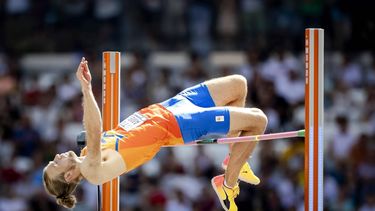 2023-08-20 11:40:55 BOEDAPEST - Douwe Amels in actie op het hoogspringen tijdens de tweede dag van de wereldkampioenschappen atletiek. ANP ROBIN VAN LONKHUIJSEN