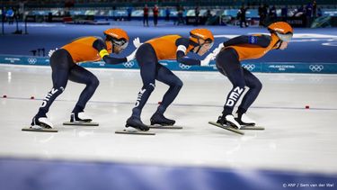 MILAAN - Jorrit Bergsma, Stijn van de Bunt, Chris Huizinga in actie tijdens de kleine finale ploegenachtervolging mannen bij het langebaanschaatsen in het Milano Speed Skating Stadium op de Olympische Winterspelen van Milaan. SEM VAN DER WAL / ANP