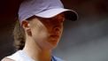 epa12152809 Iga Swiatek of Poland looks on during her Women's quarterfinals match against Elina Svitolina of Ukraine at the French Open Grand Slam tennis tournament at Roland Garros in Paris, France, 03 June 2025.  EPA/YOAN VALAT