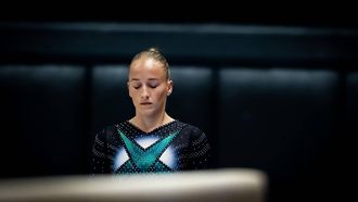ROTTERDAM - Sanne Wevers tijdens de kwalificatiewedstrijd voor de EK turnen. De Europese kampioenschappen vinden plaats in de Kroatische hoofdstad Zagreb. IRIS VAN DEN BROEK / ANP