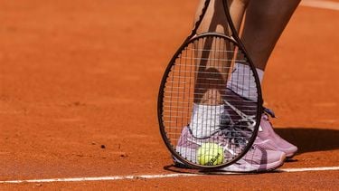epa12116705 Ons Jabeur from Tunisia picks up a tennis ball during a training session for the French Open tennis tournament at Roland Garros in Paris, France, 19 May 2025. The 2025 French Open will be held from 25 May to 08 June 2025.  EPA/Teresa Suarez