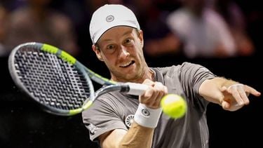 ROTTERDAM - Botic van de Zandschulp in actie tegen Alex De Minaur tijdens de kwartfinale op de vijfde dag van het ABN AMRO tennistoernooi in Ahoy Rotterdam. BAS CZERWINSKI / ANP