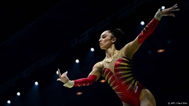 2022-10-29 22:08:53 Belgium's Nina Derwael competes during the Women's Balance Beam qualification event during the World Gymnastics Championships in Liverpool, northern England on October 29, 2022. 
Paul ELLIS / AFP