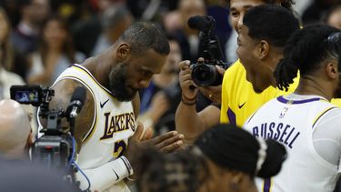 epaselect epa11109614 Los Angeles Lakers forward LeBron James (L) is greeted by teammates after shooting the game winning free throws against the Golden State Warriors in double overtime of the NBA basketball game between the Golden State Warriors and the Los Angeles Lakers in San Francisco, California, USA, 27 January 2024.  EPA/JOHN G. MABANGLO SHUTTERSTOCK OUT