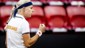 DEN HAAG - Eva Vedder in haar partij tegen Jule Niemeier tijdens de Billie Jean King Cup tenniswedstrijd, kwalificaties groep F, van Duitsland tegen Nederland. ANP KOEN VAN WEEL