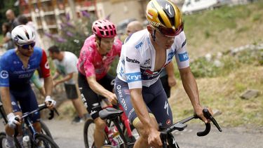 epa12247182 Belgian rider Remco Evenepoel of Soudal Quick-Step team in action during the 14th stage of the Tour de France cycling race over 182.6km from Pau to Luchon-Superbagneres, France, 19 July 2025.  EPA/MARTIN DIVISEK