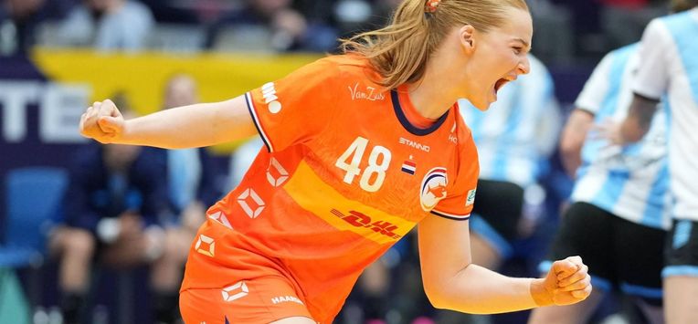 epa11003701 Dione Housheer of the Netherlands reacts in celebration during the IHF Women's World Handball Championship group G match between the Netherlands and Argentina, in Frederikshavn, Denmark, 30 November 2023.  EPA/Henning Bagger  DENMARK OUT