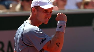 epa12992894 Jesper de Jong of the Netherlands reacts during his Men's 1st round match against Stan Wawrinka of Switzerland at the French Open Grand Slam tennis tournament at Roland Garros in Paris, France, 25 May 2026.  EPA/MOHAMMED BADRA