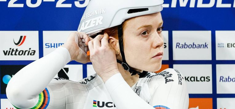 APELDOORN - Hetty van de Wouw voor de start van het onderdeel tijdrit tijdens de tweede dag van de Nederlandse Kampioenschappen baanwielrennen in Omnisport Apeldoorn. ANP VINCENT JANNINK