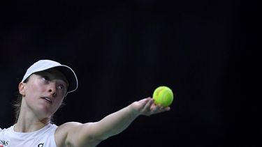 Poland's Iga Swiatek serves to Italy's Jasmine Paolini during their semi-finals singles tennis match between Poland and Italy at the Billie Jean King Cup Finals at the Palacio de Deportes Jose Maria Martin Carpena arena in Malaga, southern Spain, on November 18, 2024.
 
JORGE GUERRERO / AFP
