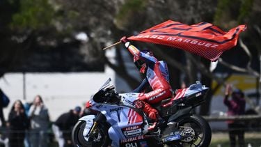 epa11670094 Marc Marquez of Spain for Gresini Racing celebrates winning the MotoGP race as part of the Australian Motorcycle Grand Prix at the Phillip Island Grand Prix Circuit in Phillip Island, Australia, 20 October 2024.  EPA/JOEL CARRETT AUSTRALIA AND NEW ZEALAND OUT