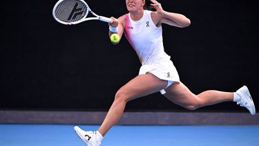 Poland's Iga Swiatek hits a return against Germany's Eva Lys during their women's singles match on day nine of the Australian Open tennis tournament in Melbourne on January 20, 2025. 
WILLIAM WEST / AFP