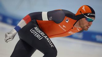2023-11-17 19:04:25 epa10980706 Patrick Roest of Netherlands in action during the men's 1500 m race at the ISU Speed Skating World Cup in Beijing, China, 17 November, 2023.  EPA/ANDRES MARTINEZ CASARES