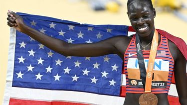 USA's bronze medallist Athing Mu celebrates with her medal and national flag after the women's 800m final during the World Athletics Championships at the National Athletics Centre in Budapest on August 27, 2023. 
Attila KISBENEDEK / AFP