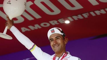 UAE Team Emirates - XRG Ecuadorian rider Jhonatan Narvaez celebrates on the podium after winning the 8th stage of the Giro d'Italia 2026 - Tour of Italy cycling race between Chieti and Fermo, central Italy on May 16, 2026. 
Luca Bettini / AFP