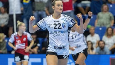 2021-09-12 00:00:00 epa09463678 Yvette Broch of CSM Bucharest during the Women's Champions League Group phase handball match between Team Esbjerg and CSM Bucuresti in the Blue Water Dock in Esbjerg, Denmark, 12 September 2021.  EPA/John Randeris  DENMARK OUT