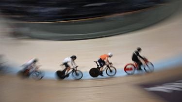 2023-08-09 20:12:00 Netherland's Harrie Lavreysen (2R) takes part in the men's Elite Keirin quarter final race at the Sir Chris Hoy Velodrome during the UCI Cycling World Championships in Glasgow, Scotland on August 9, 2023. 
Oli SCARFF / AFP