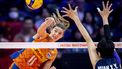 ROTTERDAM - Anne Buijs van Nederland in actie tegen Xinyue Yuan (R) van China tijdens het WK volleybal in Ahoy. ANP KOEN VAN WEEL