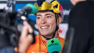 MONTREAL - Demi Vollering tijdens de ploegenvoorstelling voor de start van de wegwedstrijd bij de vrouwen op de wereldkampioenschappen wielrennen. ROBIN VAN LONKHUIJSEN / ANP