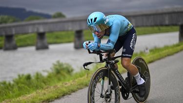 epa11400176 Mark Cavendish from Great Britain of Astana Qazaqstan Team in action during the first stage of the 87th Tour de Suisse cycling race, an individual time trial over 4.8 km with start and finish in Vaduz, Liechtenstein, 09 June 2024.  EPA/GIAN EHRENZELLER
