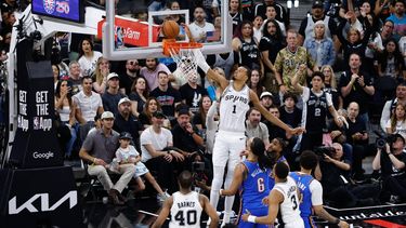 epa12992241 San Antonio Spurs forward Victor Wembanyama (C) tips the ball in during game 4 of the NBA West Conference Finals between San Antonio Spurs and Oklahoma City Thunder in San Antonio, Texas, USA, 24 May 2026.  EPA/ADAM DAVIS SHUTTERSTOCK OUT