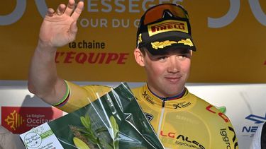 Overall winner, Lidl-Trek team's Danish rider Mads Pedersen celebrates on the podium with the points leader's yellow jersey after the fifth and last stage last time-trial stage departing and finishing in Ales during the 54th Etoile de Besseges-Tour du Gard cycling race in Ales on February 4, 2024. 
Sylvain THOMAS / AFP