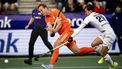 AMSTELVEEN - Floris Wortelboer (NED) in actie tegen Maxime van Oost (BEL) tijdens de FIH Pro League wedstrijd tegen Nederland. ANP SANDER KONING