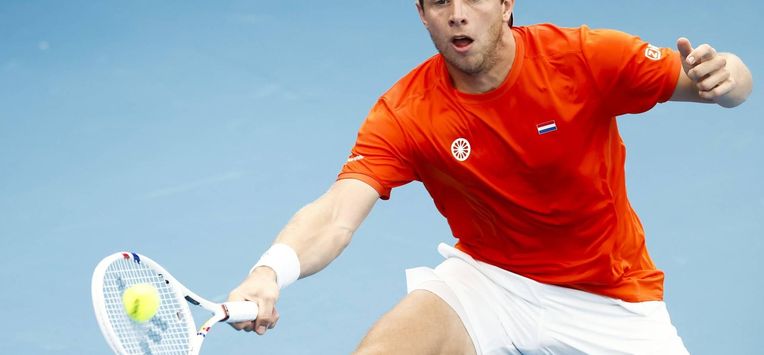 epa12632589 Tallon Griekspoor of Team Netherlands plays a forehand in his Group F singles match against Hubert Hurkacz of team Poland during day six of the 2026 United Cup at Ken Rosewall Arena in Sydney, Australia, 07 January 2026.  EPA/MARK EVANS NO ARCHIVING, EDITORIAL USE ONLY AUSTRALIA AND NEW ZEALAND OUT