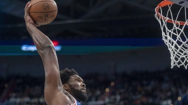 epa10379633 Philadelphia 76ers center Joel Embiid in action during the first half of the NBA basketball game between the Philadelphia 76ers and the Washington Wizards at the Capital One Arena in Washington, DC, USA, 27 December 2022.  EPA/SHAWN THEW  SHUTTERSTOCK OUT