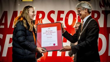 AMERSFOORT - Femke Bol tijdens de huldiging voor Amersfoortse sporters op het Lieve Vrouwekerkhof. ANP ROBIN UTRECHT