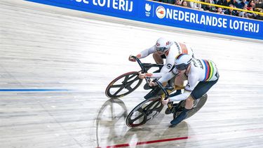 APELDOORN - Jeffrey Hoogland en Harrie Lavreysen in actie in de finale op het onderdeel Sprint op het Nederlands kampioenschap baanwielrennen in Omnisport. ANP RONALD HOOGENDOORN