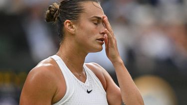 2023-07-13 18:28:14 Belarus' Aryna Sabalenka reacts as she plays against Tunisia's Ons Jabeur during their women's singles semi-finals tennis match on the eleventh day of the 2023 Wimbledon Championships at The All England Lawn Tennis Club in Wimbledon, southwest London, on July 13, 2023.  
Glyn KIRK / AFP