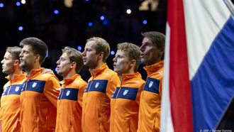 GRONINGEN - (vlnr) Sem Verbeek, Sander Arends, Guy den Ouden, Botic van de Zandschulp, Jesper de Jong en captain Paul Haarhuis op de eerste dag tijdens de tweede kwalificatieronde voor de Davis Cup Finals van Nederland tegen Argentinië in Martiniplaza. ANP SANDER KONING