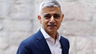 epa11658385 Mayor of London Sadiq Khan poses for a portrait picture during the International Investment Summit in London, Britain, 14 October 2024. According to the British government, ministers and business leaders will discuss how the UK capitalizes on emerging growth sectors, including health tech and AI, clean energy and creative industries.  EPA/TOLGA AKMEN