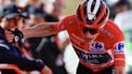 Overall leader team Visma-Lease a bike's Danish rider Jonas Vingegaard celebrates as he crosses the finish line to win the 20th stage of the Vuelta a Espana 2025, a 156 km race between Robledo de Chavela and Bola del Mundo, near Navacerrada, on September 13, 2025.   
Oscar DEL POZO / AFP