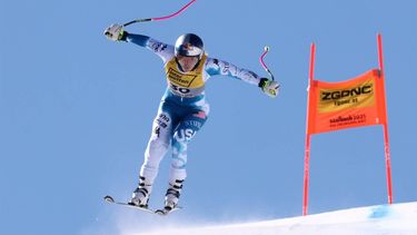 epa11874112 Lindsey Vonn of USA in action during the Women's Downhill training at the FIS Alpine Skiing World Championships in Saalbach Hinterglemm, Austria, 04 February 2025.  EPA/ANNA SZILAGYI