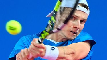 Dutch Jesper de Jong returns the ball to Canada's Felix Auger Aliassime during their men's singles semi-finals tennis match at the Open Occitanie ATP World Tour in Montpellier, southern France on February 1, 2025.  
Sylvain THOMAS / AFP