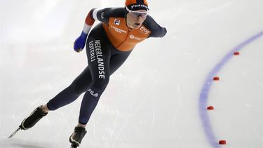 epa11164810 Joy Beune of the Netherlands competes in the Women’s 5000m event at the ISU World Speed Skating Single Distances Championships in Calgary, Canada, 18 February 2024.  EPA/TODD KOROL