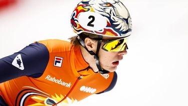 DORDRECHT - Jens van ’t Wout (NED) tijdens de 1500 meter finale op dag 3 van de vierde ISU World Tour-wedstrijd shorttrack van dit seizoen. De wedstrijd is het kwalificatietoernooi voor de Olympische Spelen. ANP SEM VAN DER WAL