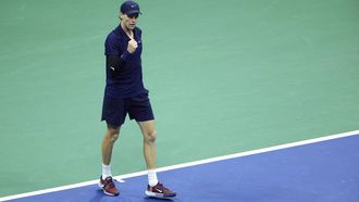 Italy's Jannik Sinner celebrates defeating Canada’s Felix Auger-Aliassime during their men's singles semifinal tennis match on day thirteen of the US Open tennis tournament at the USTA Billie Jean King National Tennis Center in New York City, on September 5, 2025. 
CHARLY TRIBALLEAU / AFP
