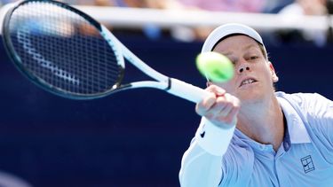 epa12298975 Jannik Sinner of Italy in action against Adrian Mannarino of France during their Men's singles round of 16 match of the Cincinnati Open at the Lindner Family Tennis Center in Mason, Ohio, USA, 13 August 2025.  EPA/MARK LYONS