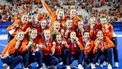 PARIJS - Nederlandse hockeysters na de huldiging van hun gouden medaille na de winst tijdens de finale op de Olympische Spelen. ANP ROBIN VAN LONKHUIJSEN