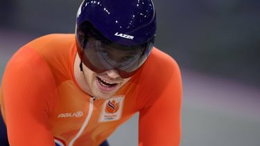 epa11539649 Harrie Lavreysen of Netherlands competes in the Men Sprint Semifinals of the Track Cycling competitions in the Paris 2024 Olympic Games, at Saint-Quentin-en-Yvelines Velodrome in Saint-Quentin-en-Yvelines, France, 09 August 2024.  EPA/MARTIN DIVISEK