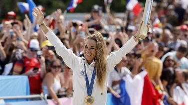 epa11502774 Gold medallist Pauline Ferrand Prevot of France celebrates on the podium after the Women Cross-Country of the Cycling BMX Racing competitions in the Paris 2024 Olympic Games, at the BMX Stadium in Saint-Quentin-en-Yvelines, France, 28 July 2024.  EPA/ERIK S. LESSER