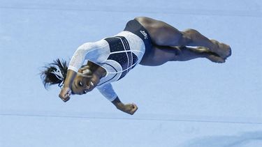 2023-08-06 03:50:24 USA's Simone Biles, performs on the on the floor, during the 39th edition of the US Classic gymnastics competition at Now Arena in Hoffman Estates, suburb of Chicago, Illinois, on August 5, 2023.  Four-time Olympic champion gymnast Simone Biles returned to competition for the first time since the Tokyo Olympics today at the US Classic, ending a two-year hiatus.
The 19-time world champion began the event on the uneven bars, where her strong performance received a score of 14.000 points from judges before a cheering sellout crowd in suburban Chicago.

KAMIL KRZACZYNSKI / AFP