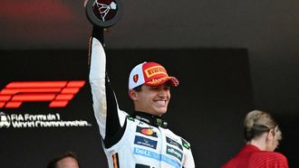 McLaren's British driver Lando Norris lifts the trophy on the podium after winning the Formula One Monaco Grand Prix at the Circuit de Monaco, on May 25, 2025. 
Christophe SIMON / AFP